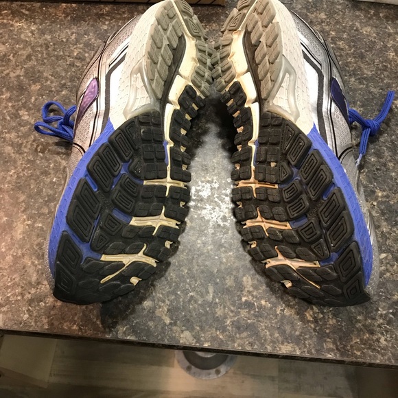 Brooks Ghost 16 sneaker Men's Size 10.5 wide - Picture 4 of 9